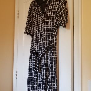 BUNDLE AND SAVE! 20% ON 3 DRESSES! Beautiful black and white dress